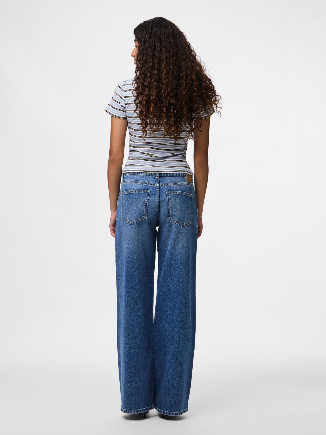 model_shot-back